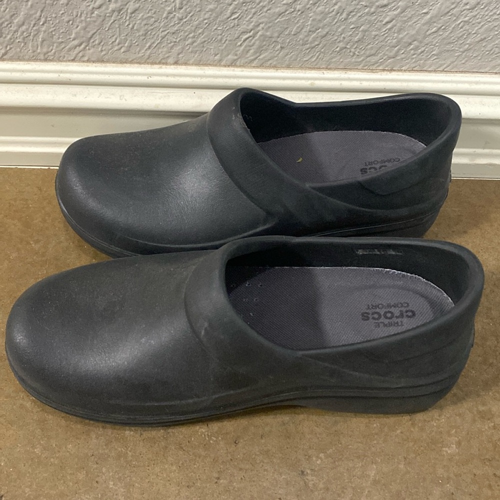 Crocs women’s slip ons